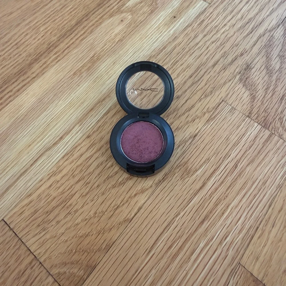 Mac eyeshadow frost eyeshadow cranberry